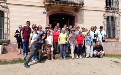 Una trentena de persones grans visita Can Soler